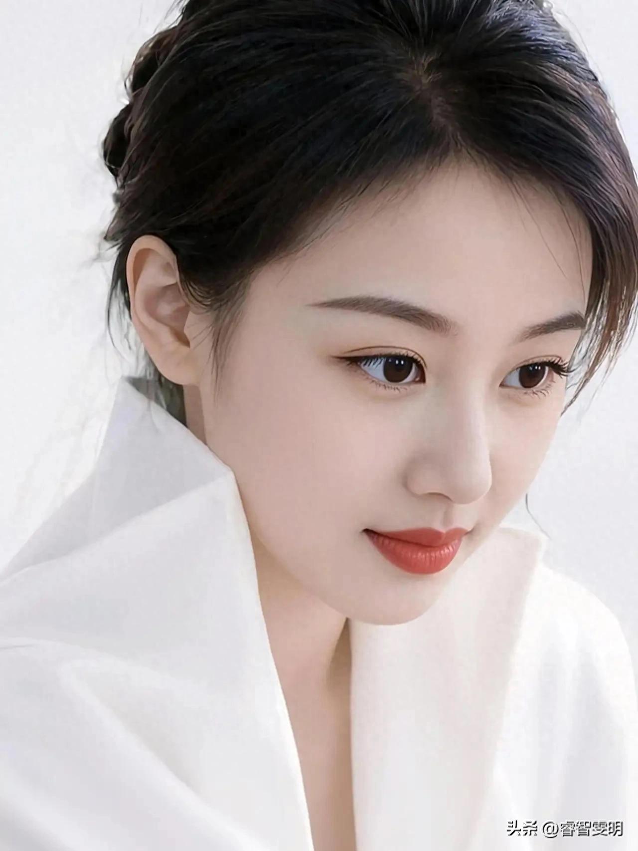 两性关系：霜月临窗灯花泪，孤独晚年女人渴望的三件事，你懂吗？