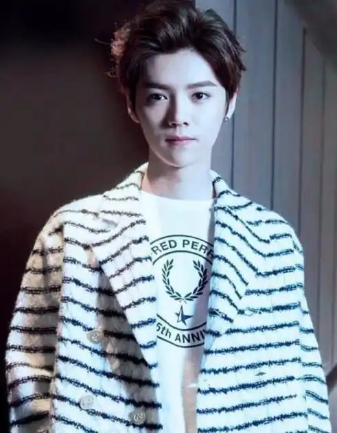 娱乐圈真实素颜_明星卸妆前后颜值对比_国内雀斑多的女明星